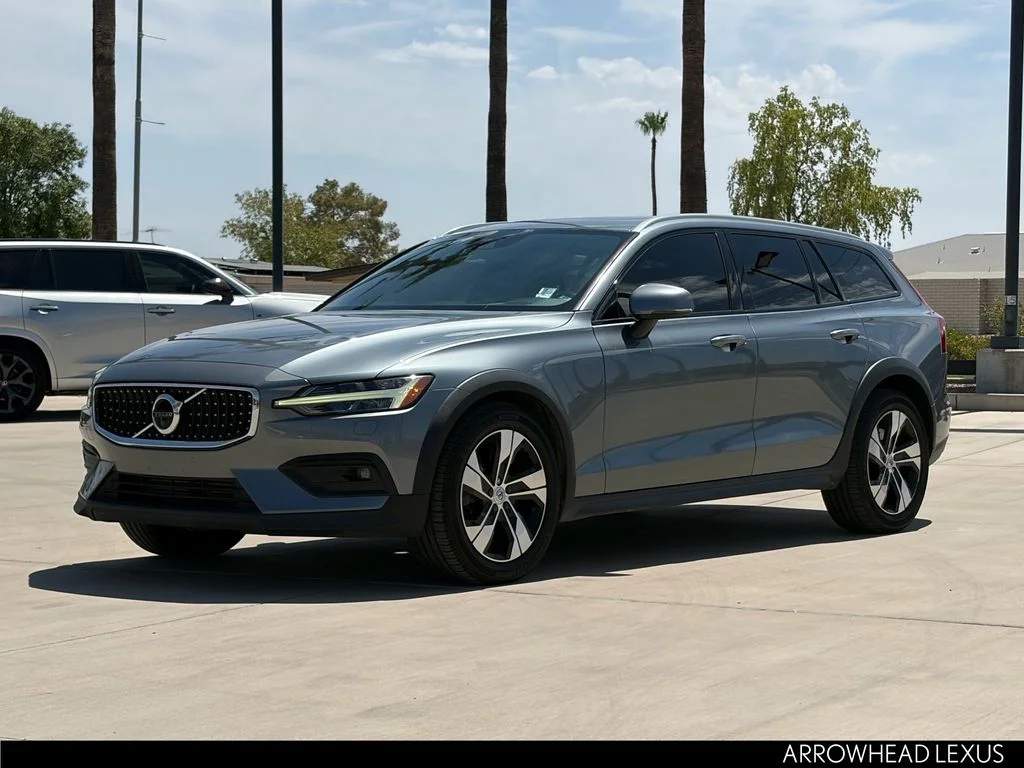 Used 2020 Gray Volvo T5 image 2