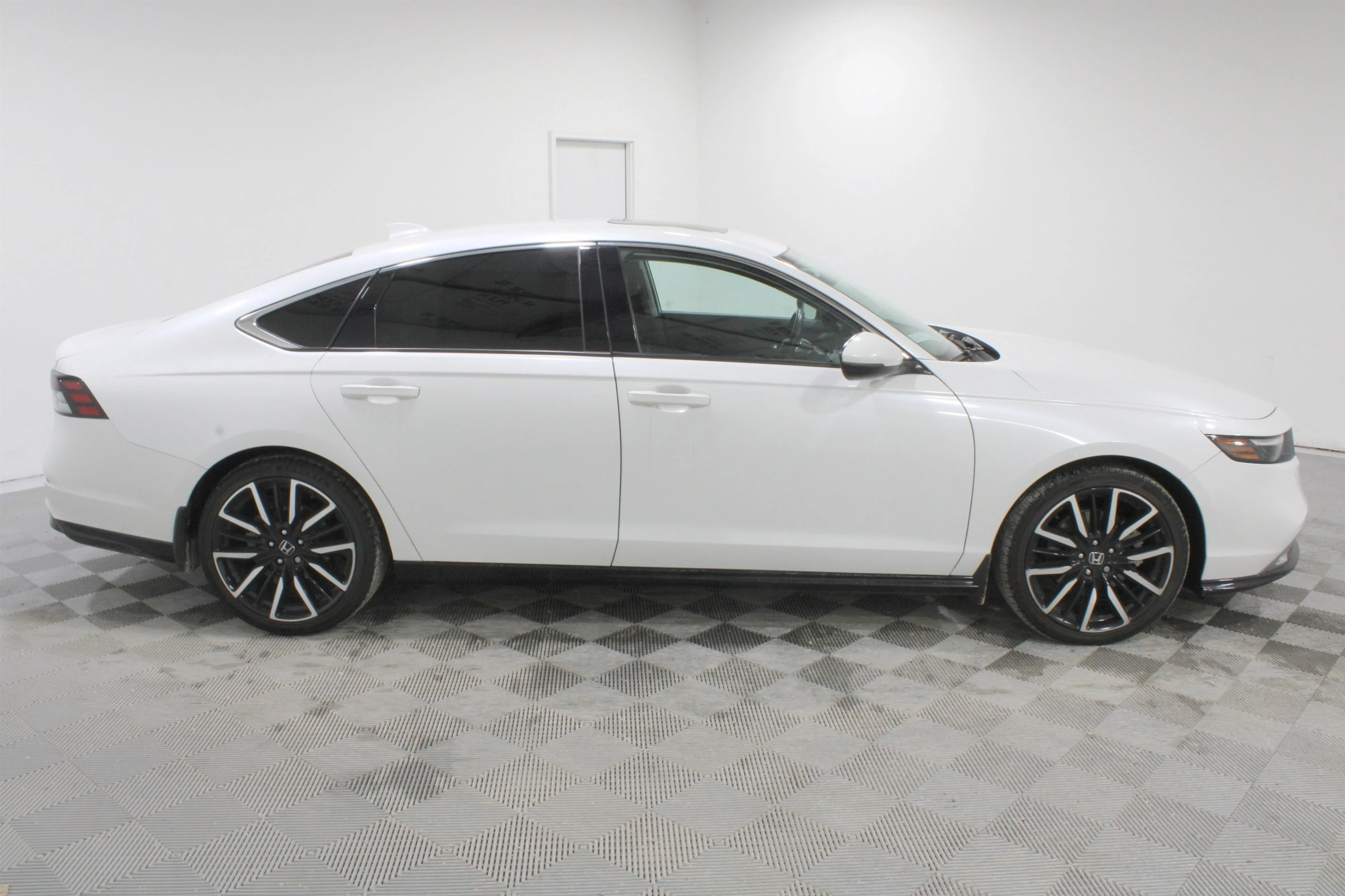 2023 Honda Accord Hybrid Touring - Photo 25