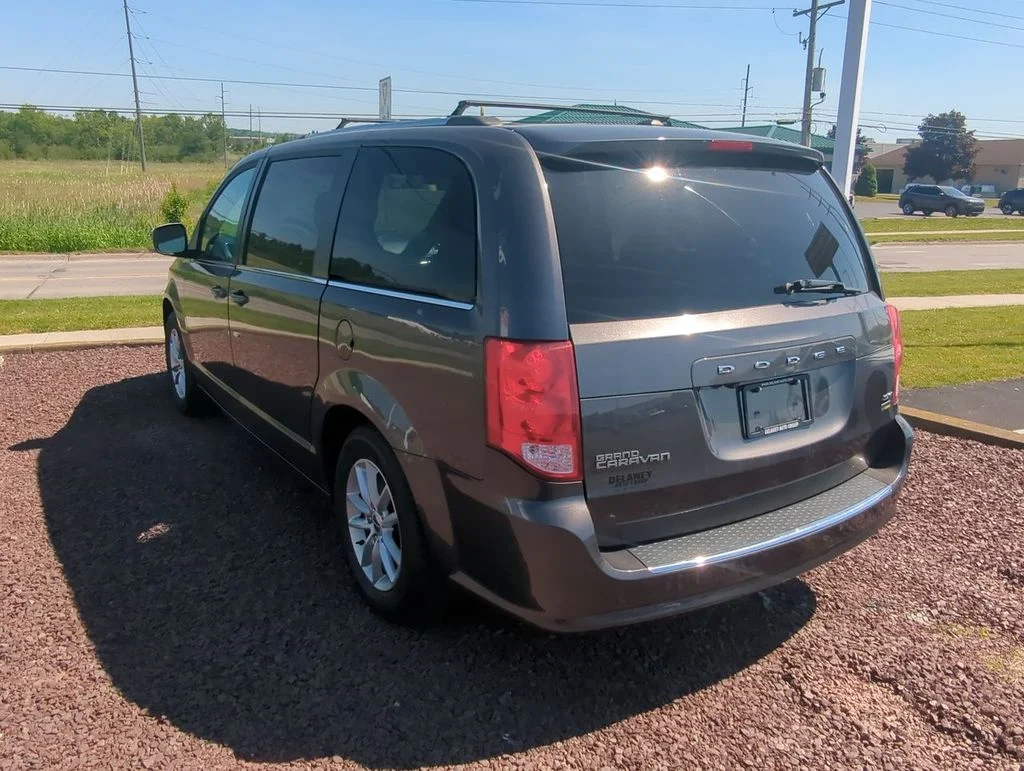 Used 2019 Gray Dodge SXT image 6