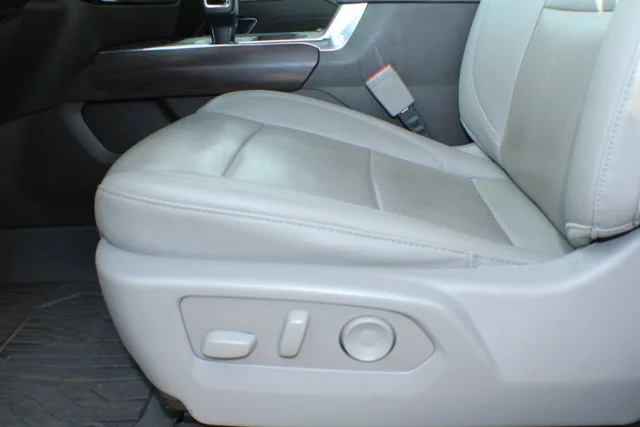 Used 2022 White Frost Tricoat GMC SLT image 15