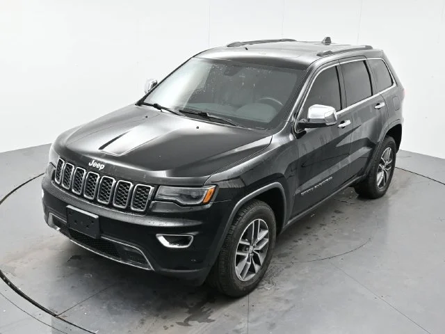 Used 2017 Diamond Black Crystal Pearlcoat Jeep Limited image 19