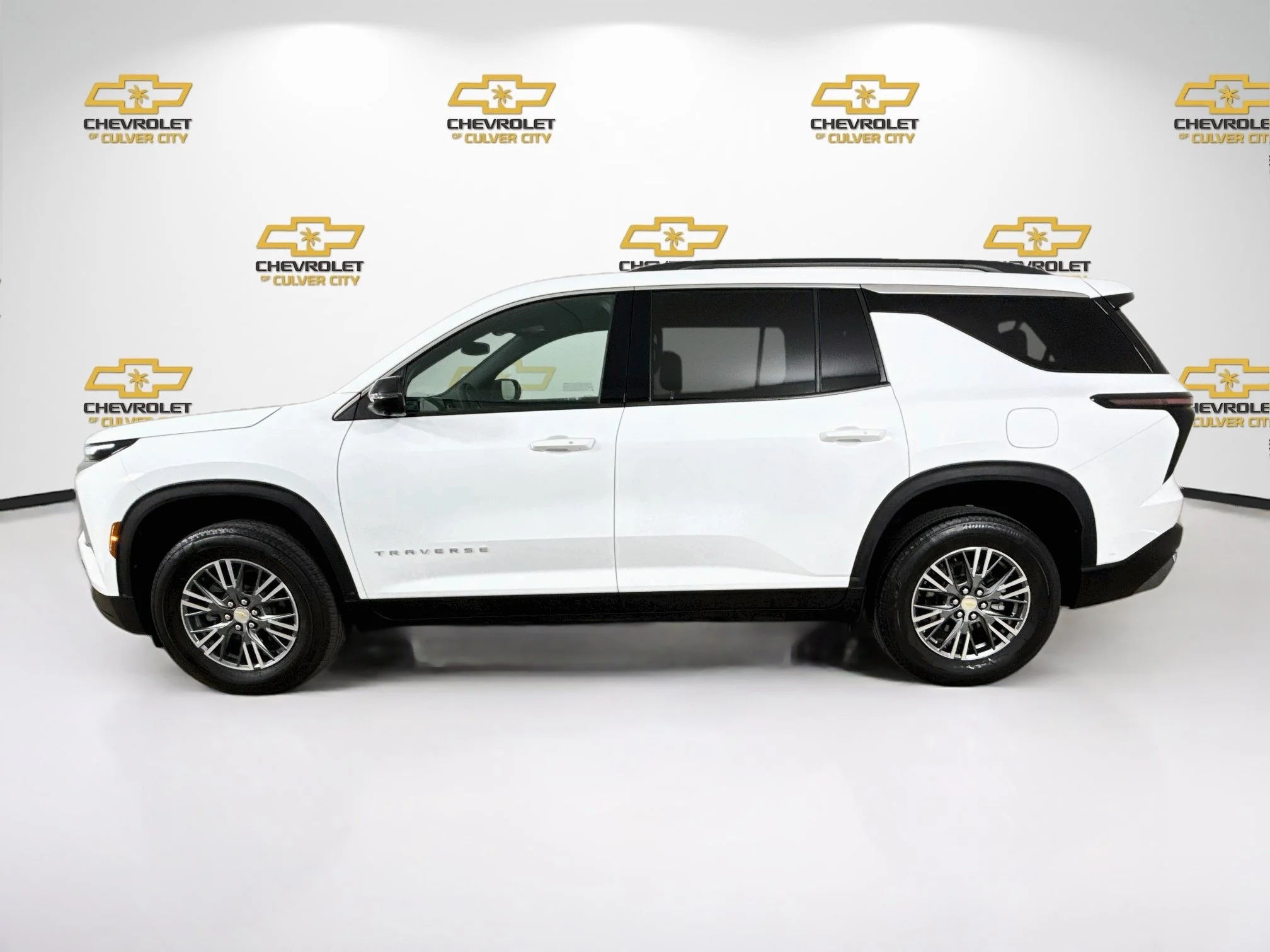 Used 2024 Summit White Chevrolet LT image 5