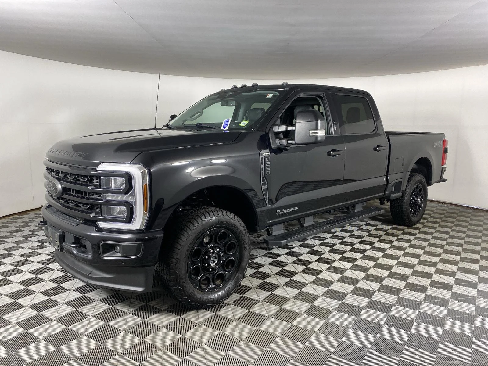 Used 2024  Ford LARIAT image 6