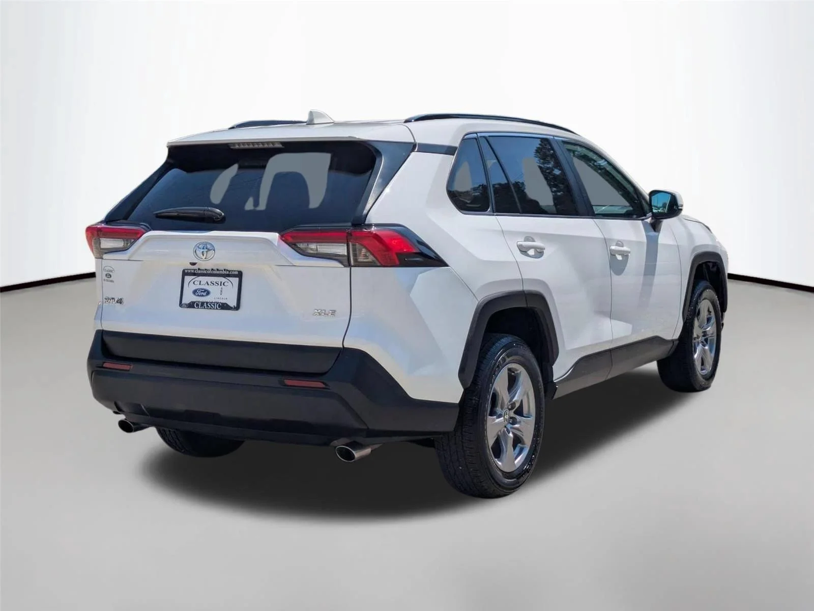 Used 2025 Ice Cap Toyota XLE image 5