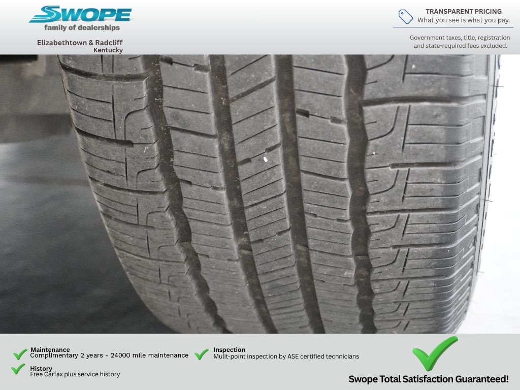 Used 2024 Star White Metallic Tri-Coat Ford ST-Line image 30