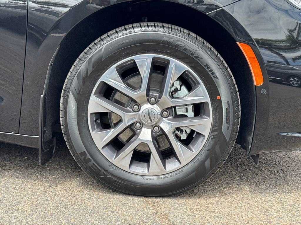 Certified Used 2022 Black Chrysler Pinnacle image 7