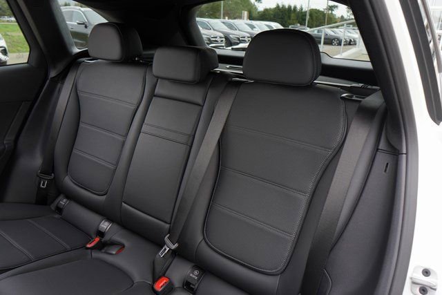 New 2026 Polar White Mercedes-Benz GLC 300 image 60