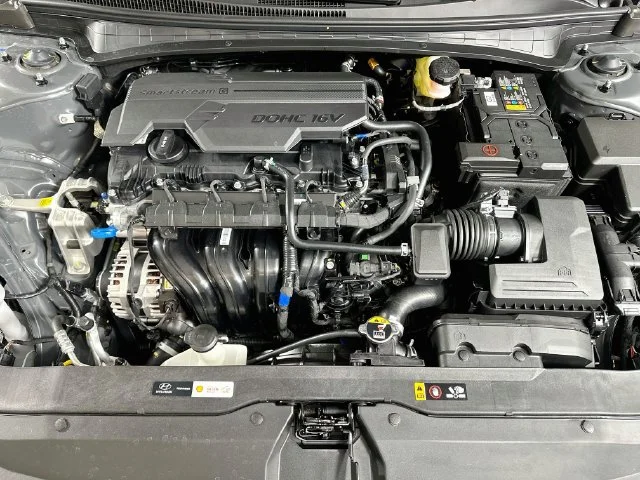 New 2026 Hyundai ELANTRA SE