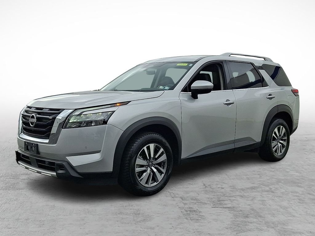 Used 2025 Silver Nissan SL image 3