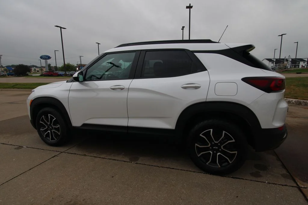 Used 2025 Beige Chevrolet ACTIV image 16