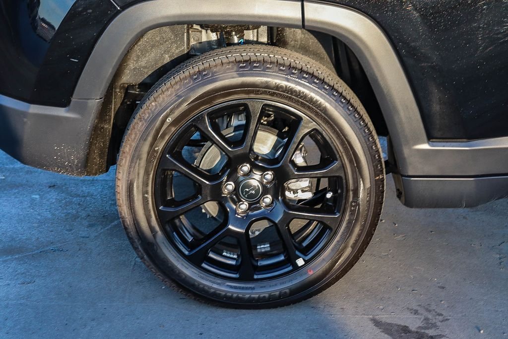New 2026 Diamond Black Jeep Latitude image 12