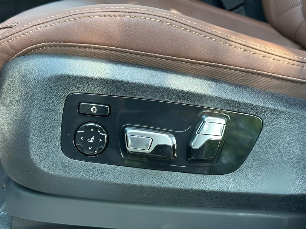 New 2026 Black Sapphire Metallic BMW xDrive50e image 10