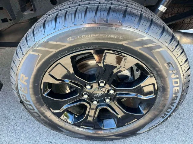 Used 2023 Avalanche Ford XLT image 11