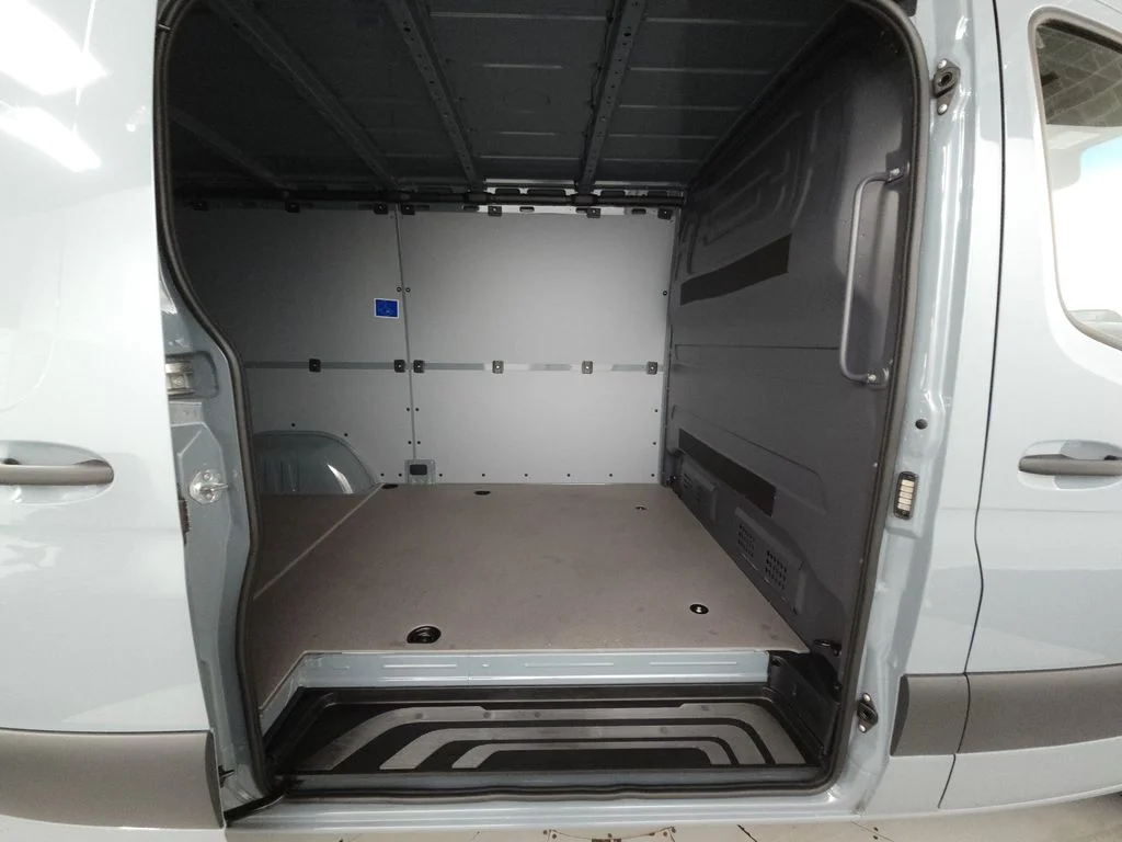 Used 2026  Mercedes-Benz Cargo 144 WB image 25