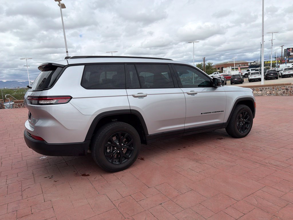 Used 2025 Silver Jeep Altitude X image 8