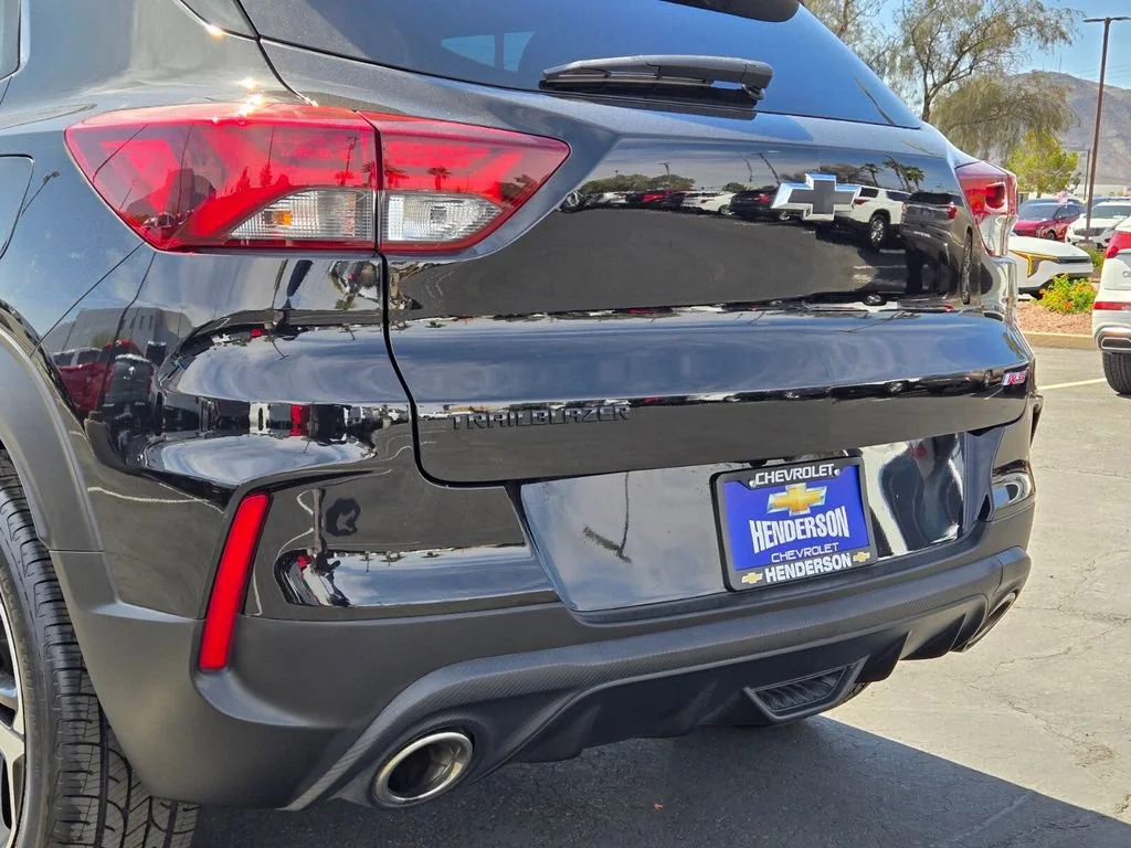 Used 2023 Mosaic Black Metallic Chevrolet RS image 5