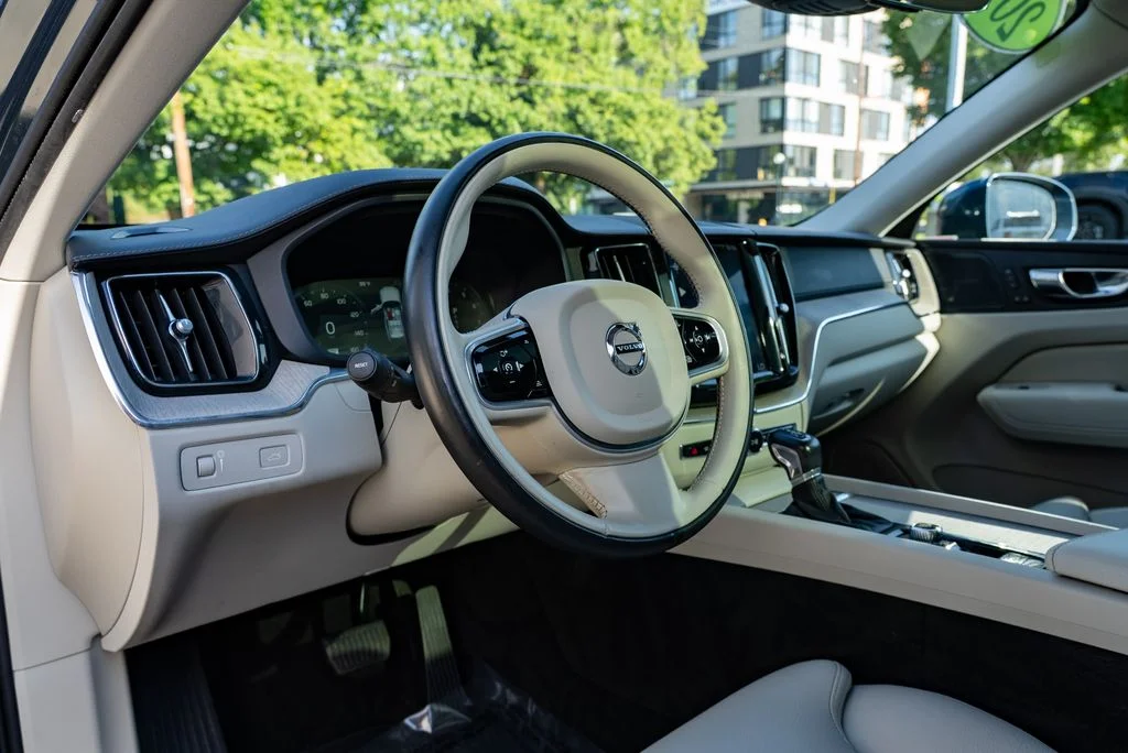 Used 2019 Blue Volvo T6 Inscription image 23