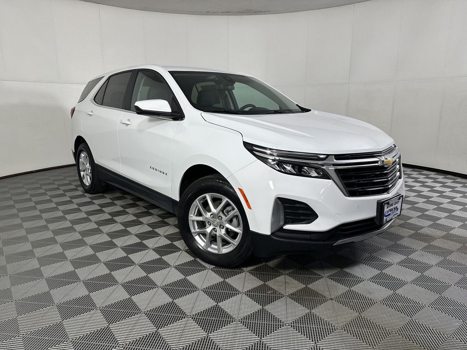 Used 2024 Summit White Chevrolet LT image 12