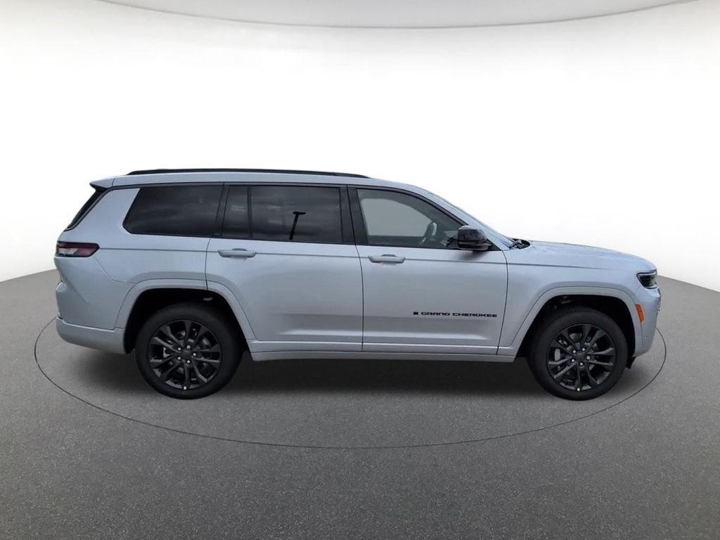New 2026 Silver Jeep Limited Reserve image 4