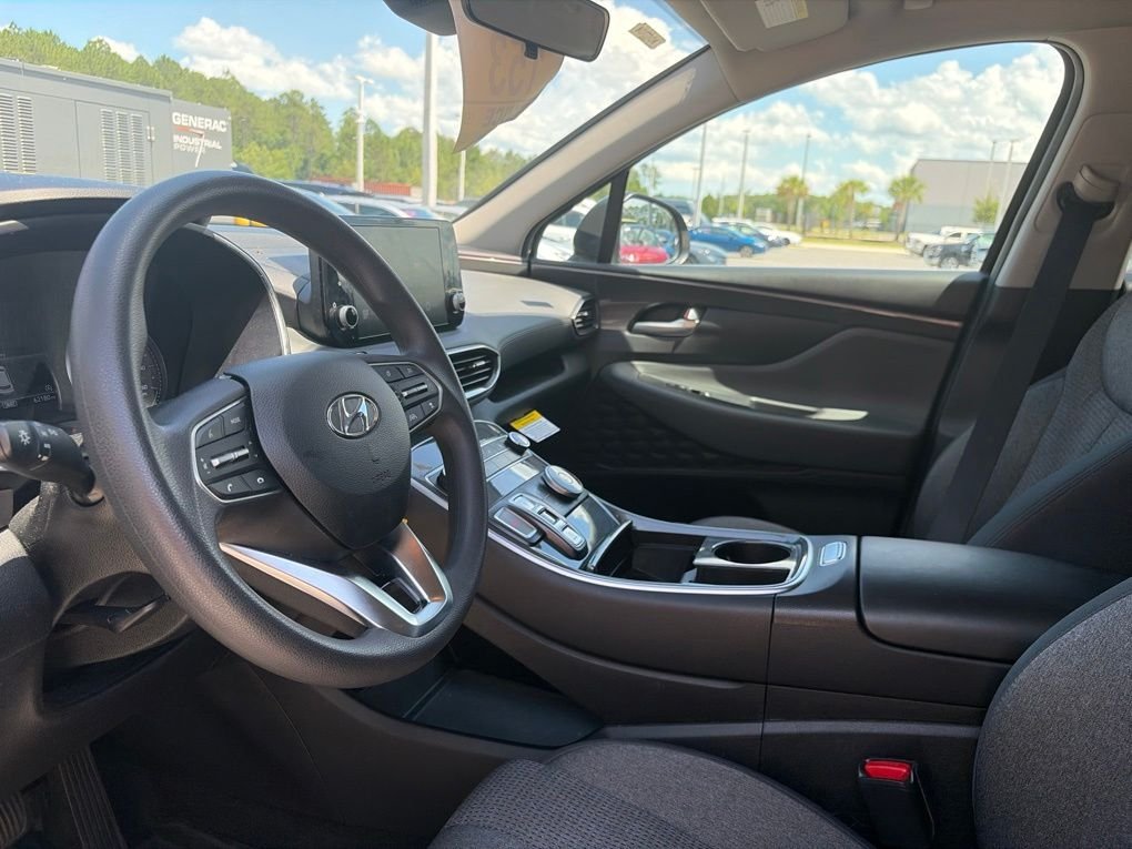 Used 2023 Black Hyundai SE image 6