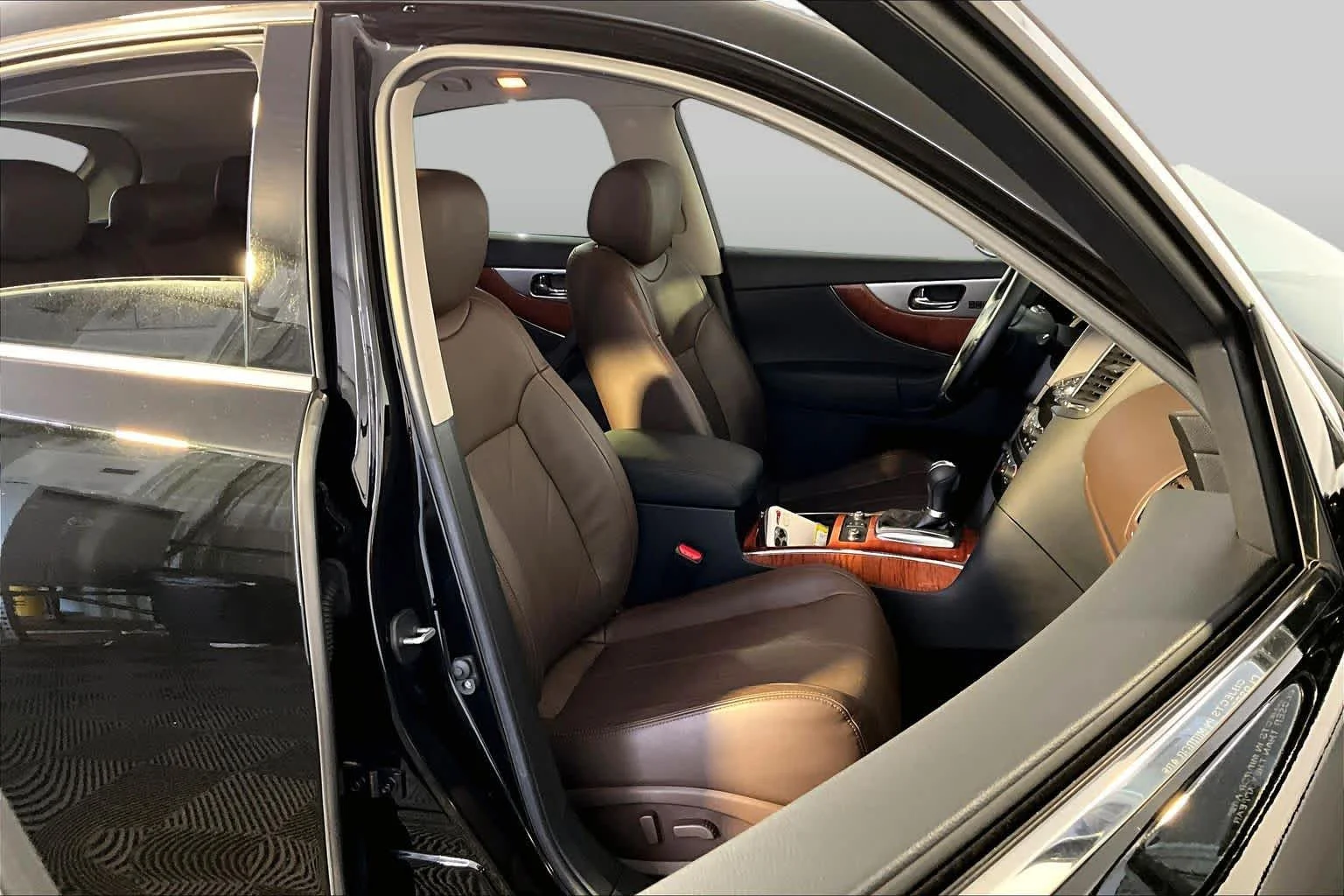 Pre-Owned 2016 INFINITI QX70