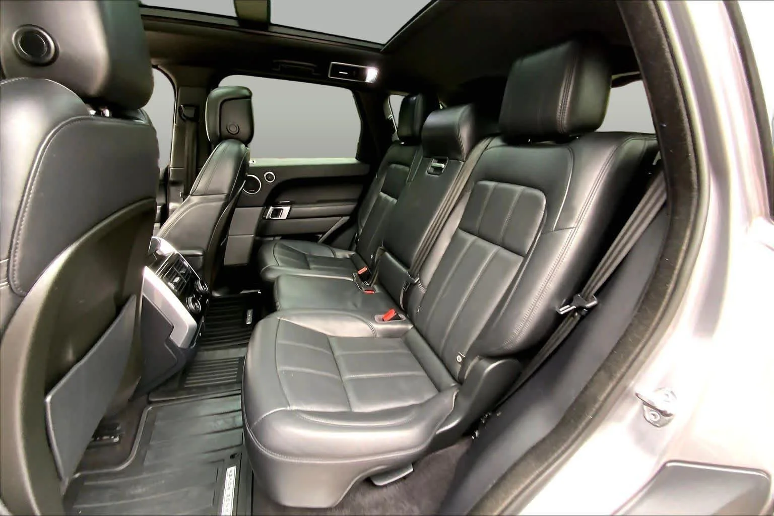 Used 2021 Eiger Grey Metallic Land Rover HSE Silver Edition image 20