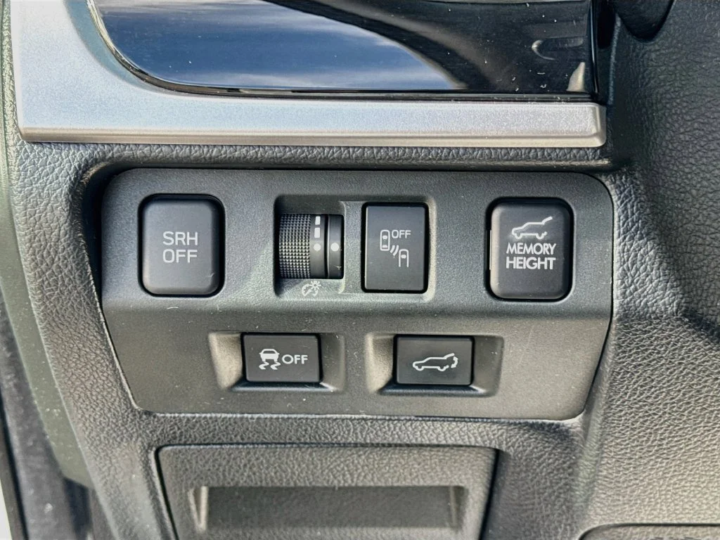 Used 2017 White Subaru 2.5i Touring image 11