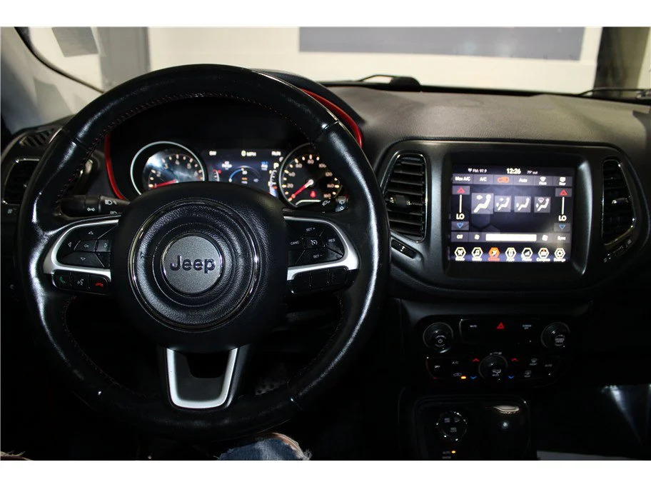 Used 2018 Granite Crystal Metallic Clearcoat Jeep Trailhawk image 33
