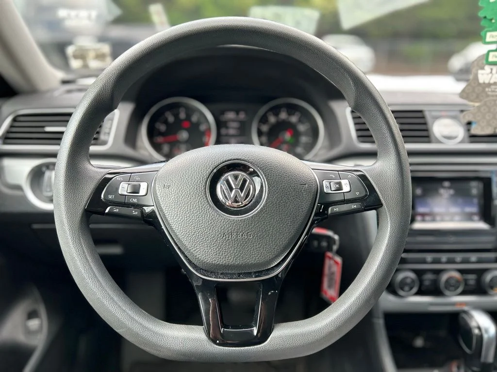 Used 2016 Gray Volkswagen 1.8T S image 9
