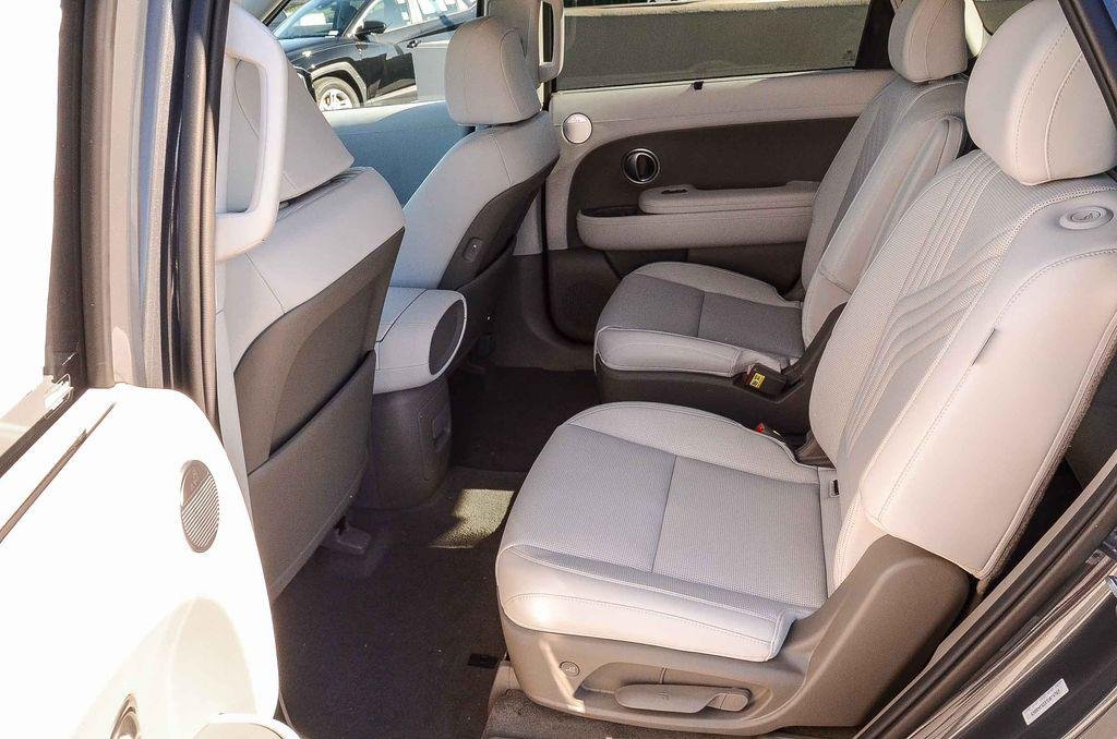 New 2026 Silver Hyundai SEL Premium AWD image 19