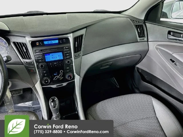 Used 2013 Radiant Silver Metallic Hyundai GLS image 25