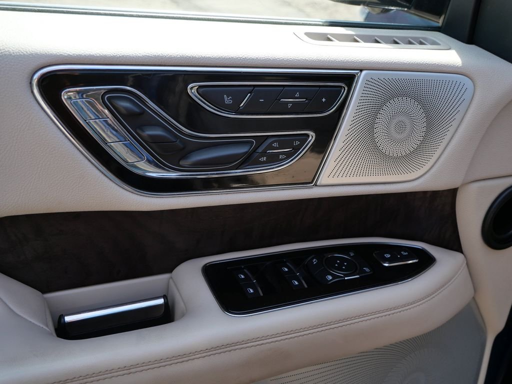 Certified Used 2019 Blue Lincoln Reserve image 22