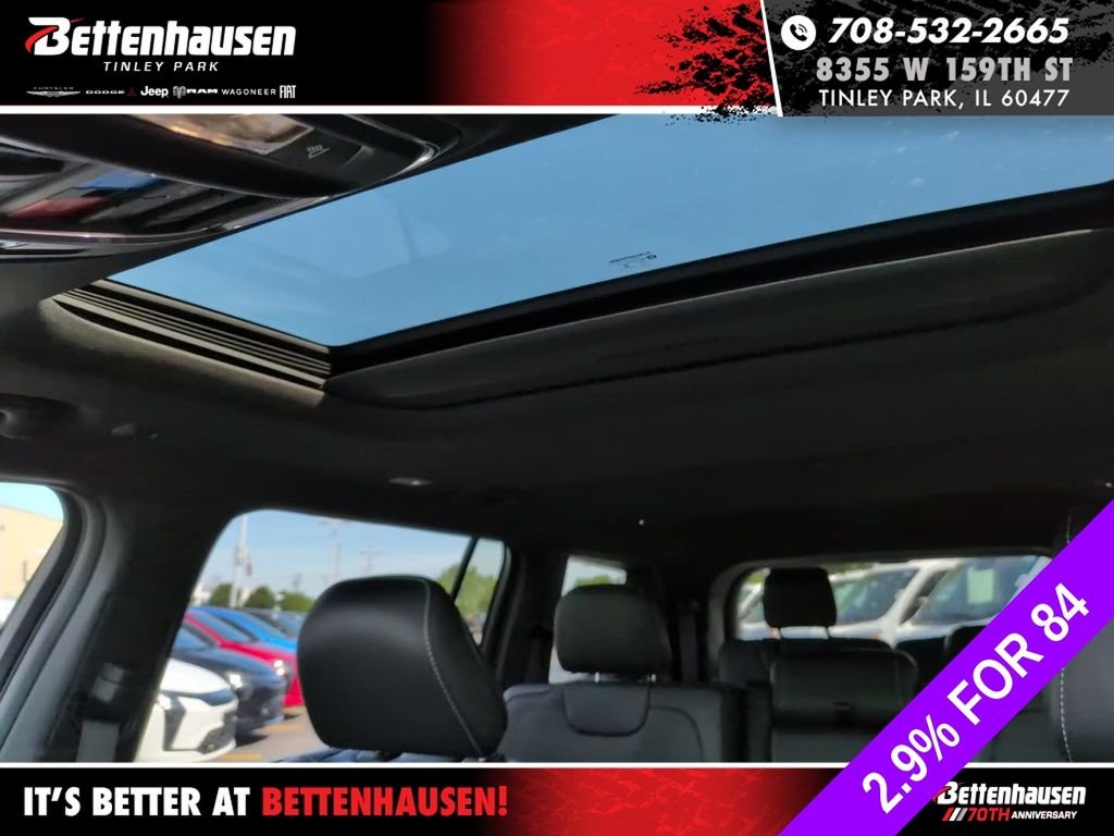 New 2026 Diamond Black Crystal Pearl-Coat Exterior Paint Jeep Laredo image 25