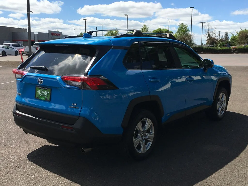 2019 Toyota RAV4 LE - Photo 7