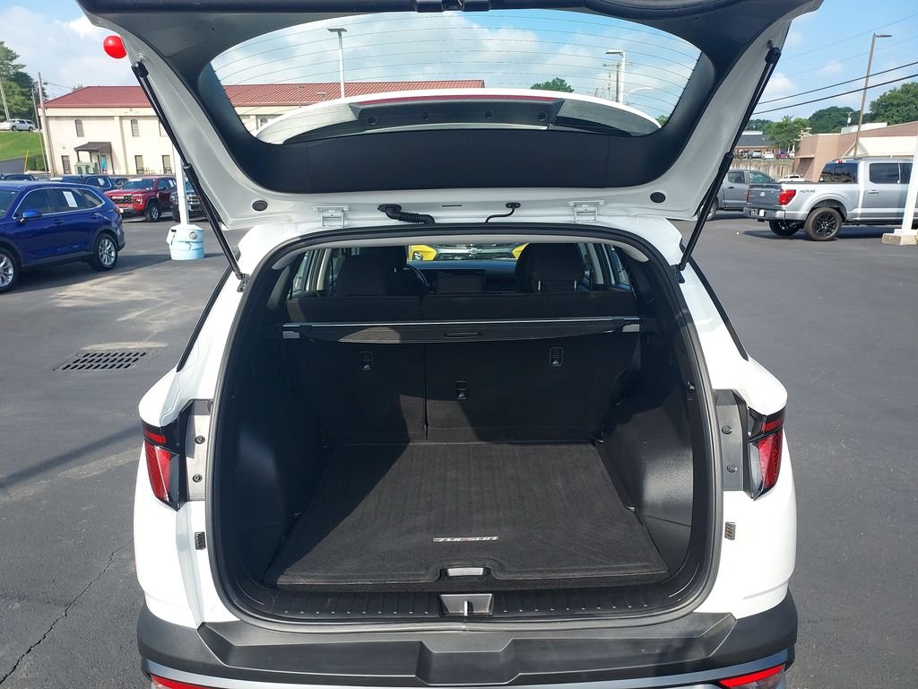 Used 2026 White Hyundai SE image 9