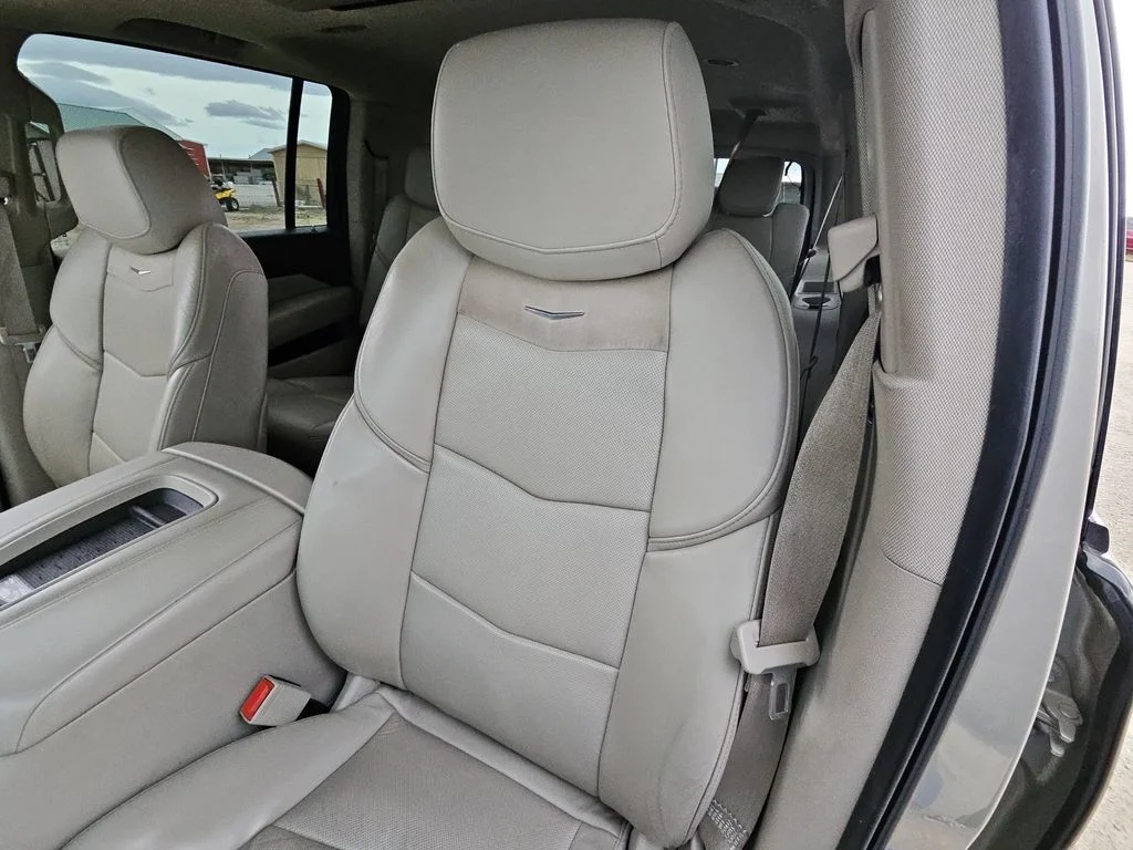 Used 2017 Silver Coast Metallic Cadillac Luxury image 32