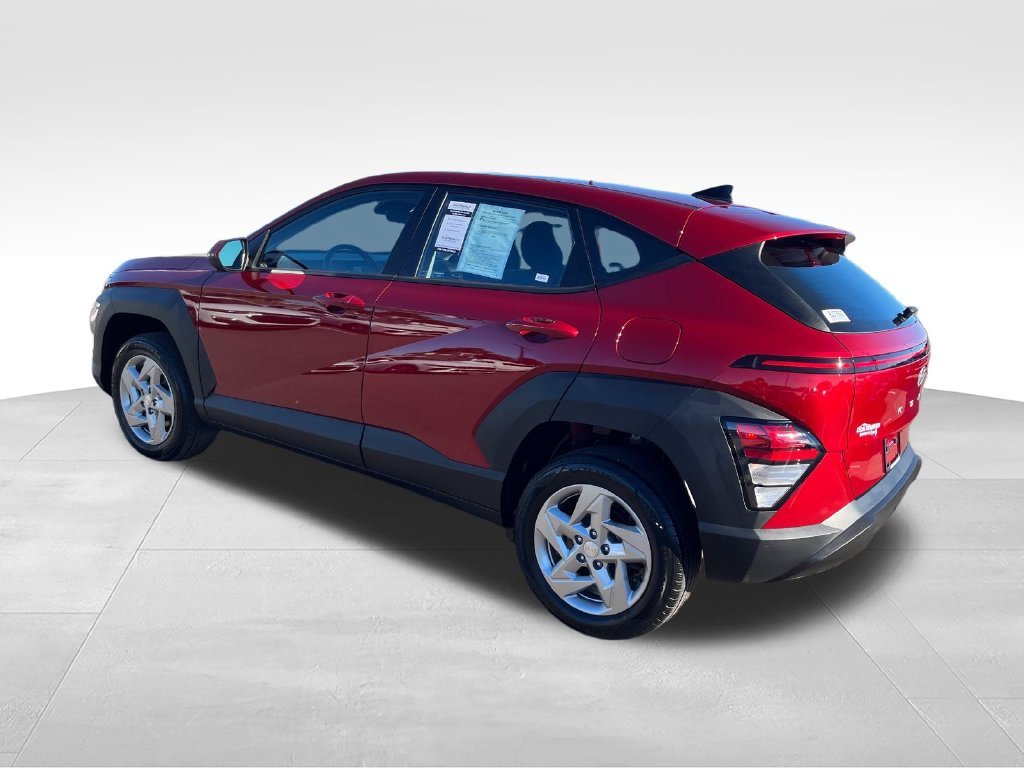 Used 2024 Red Hyundai SE image 3