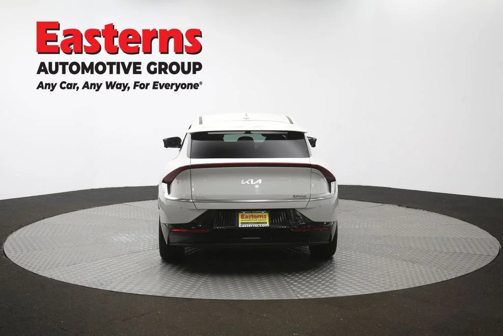 Used 2022 White Kia Wind image 34