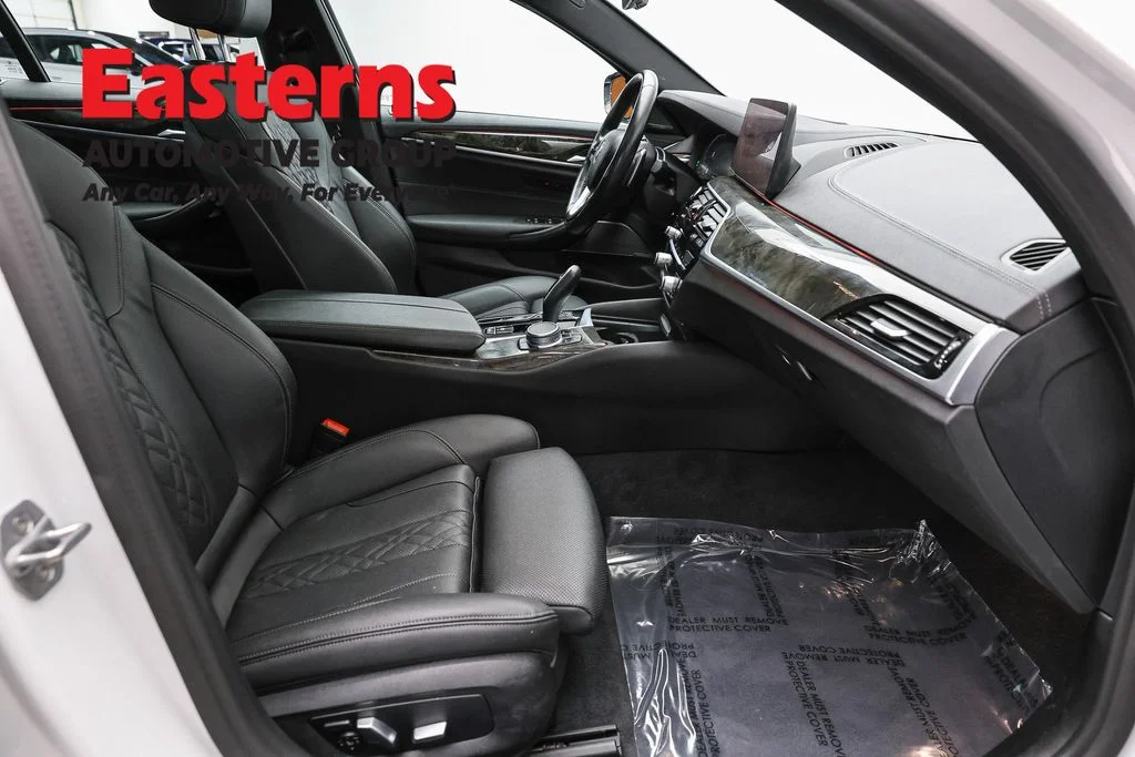 Used 2022 White BMW 530i xDrive image 27