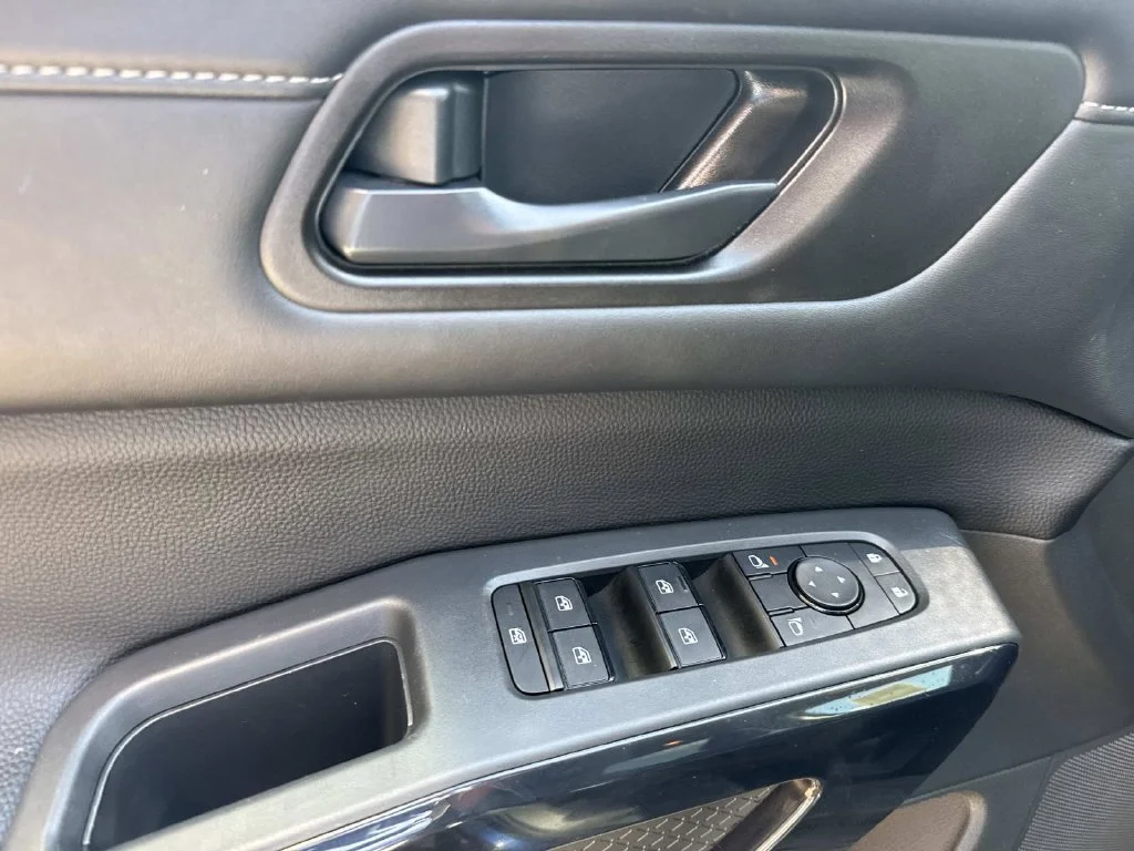 Used 2025 Blue Nissan SV image 30
