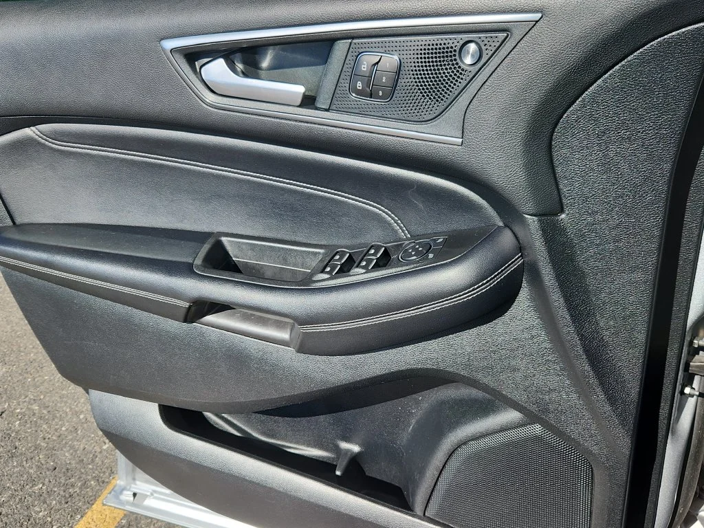 Used 2022 Silver Ford Titanium image 9