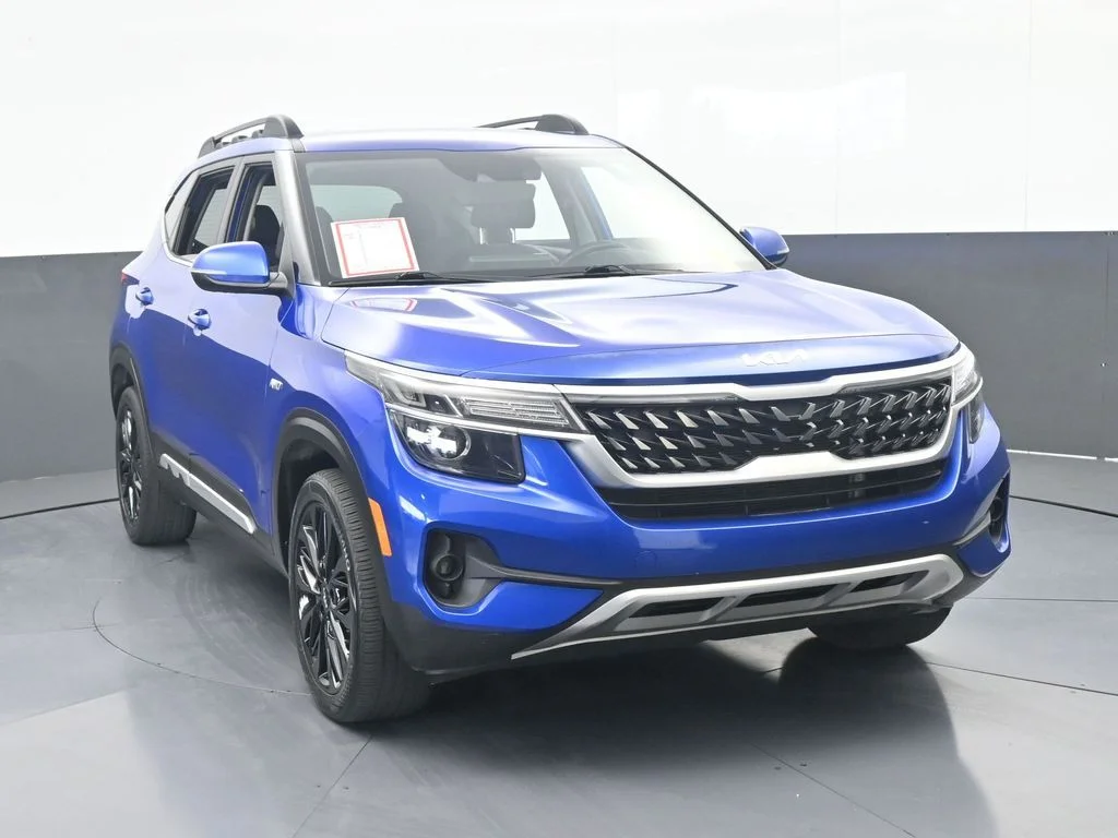 Used 2023 Neptune Blue Kia Nightfall image 9