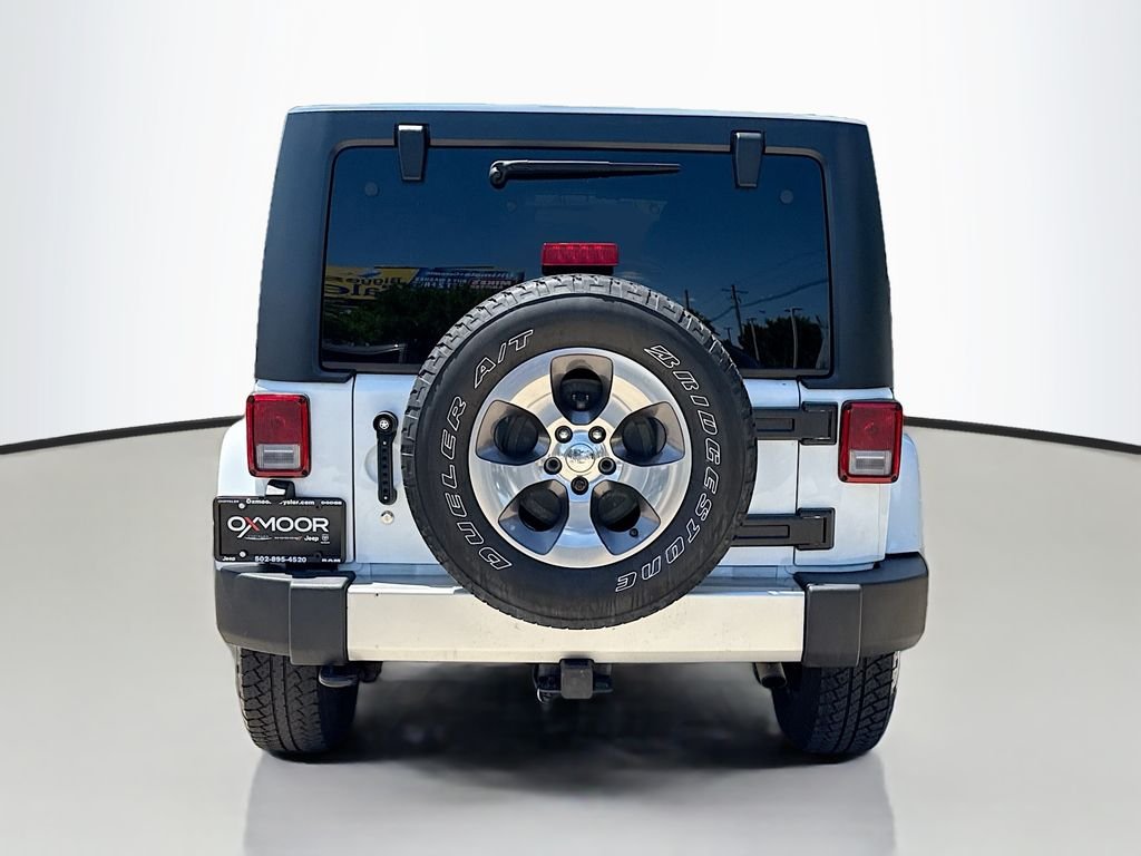Used 2018 Bright White Clearcoat Jeep Sahara image 6