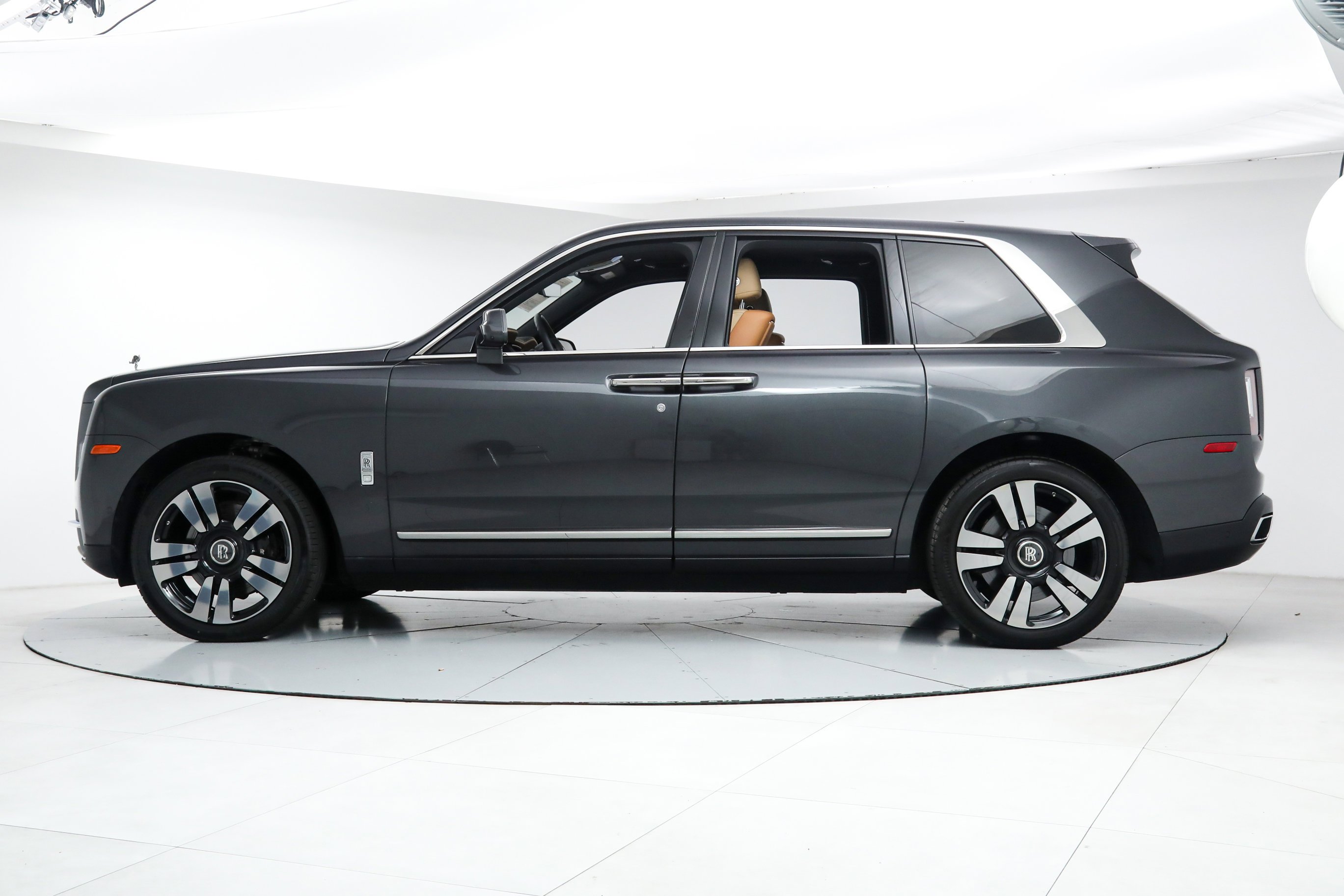 2022 Rolls Royce Cullinan RR31 photo 2