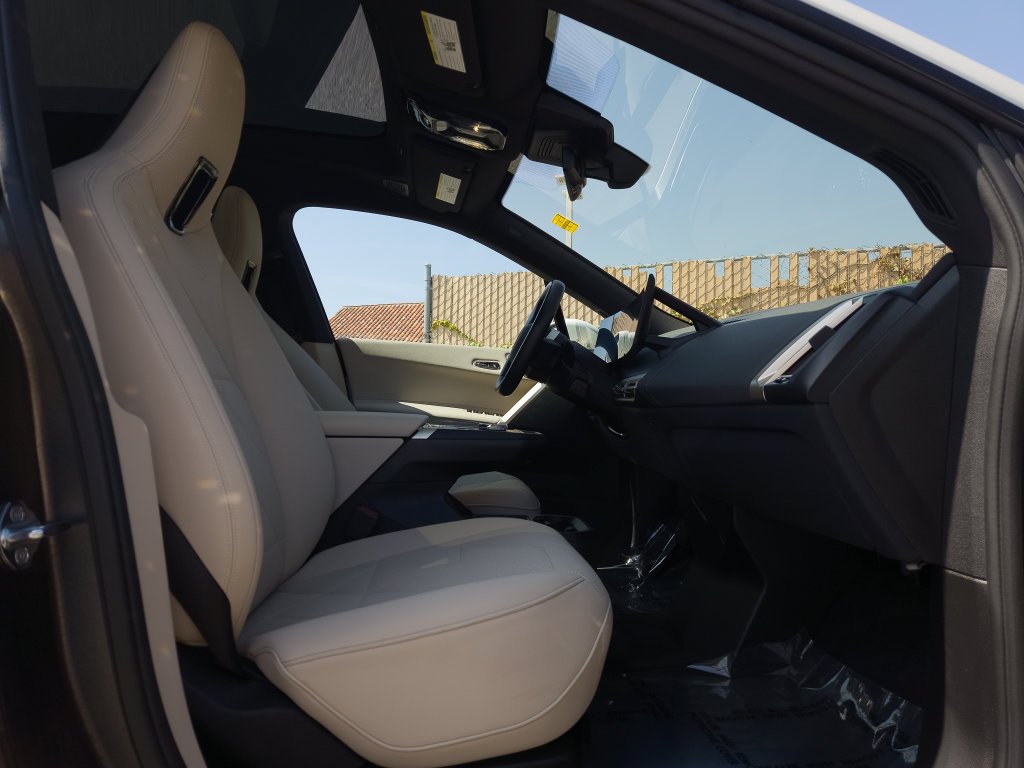 Certified Used 2023 Mineral White Metallic BMW M60 image 19