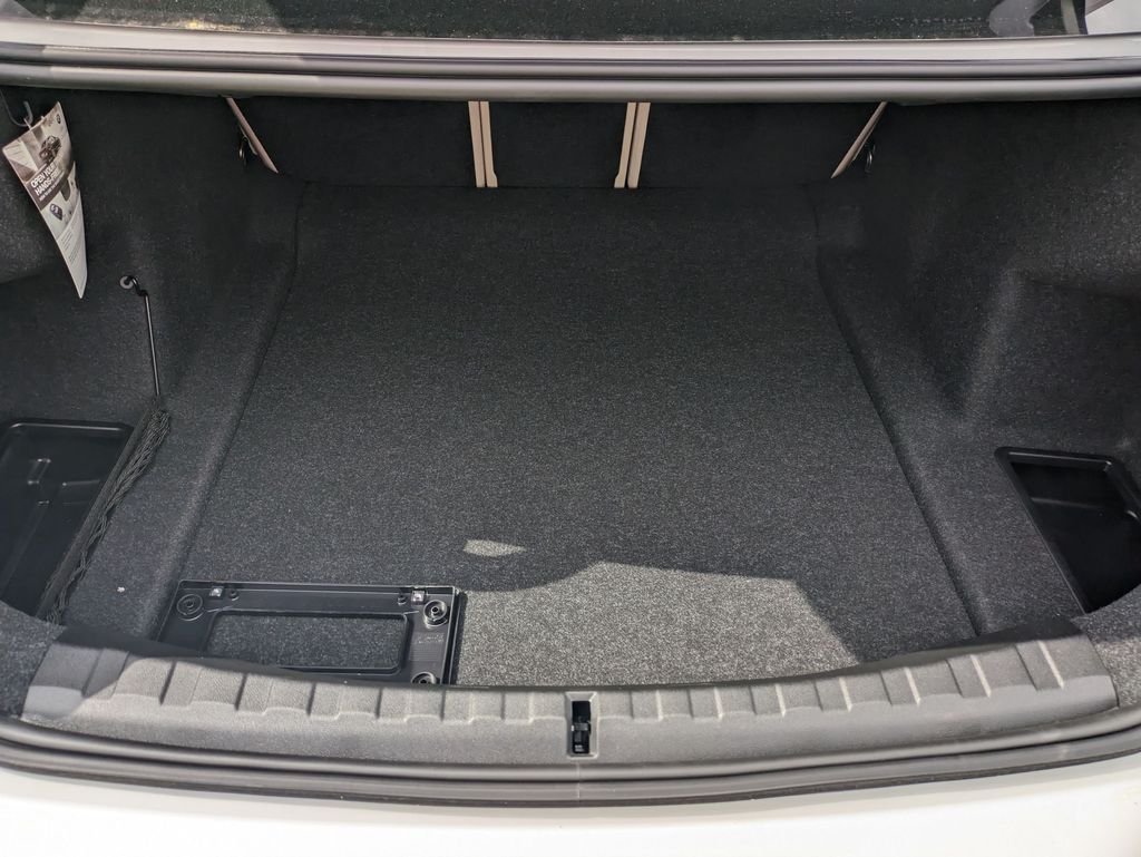 2025 BMW 3 Series 330i - Photo 22