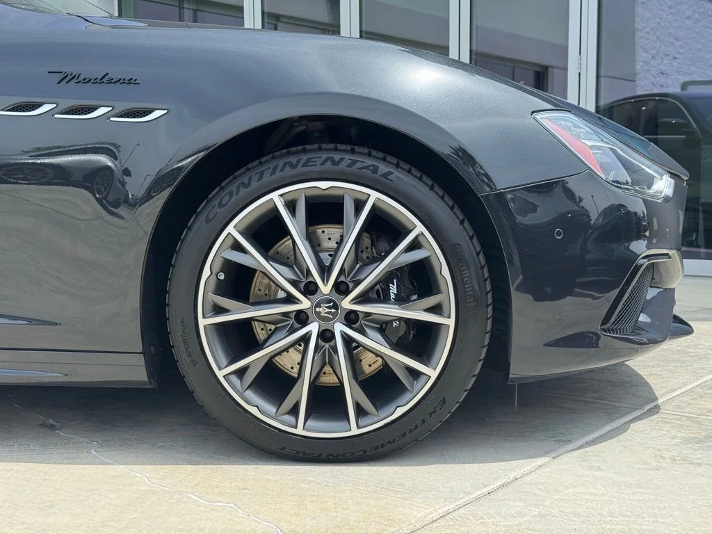 Used 2023 Nero Ribelle Metallic Maserati Modena Q4 image 10