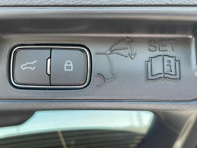 New 2026 Carbonized Gray Metallic Ford Platinum™ image 35
