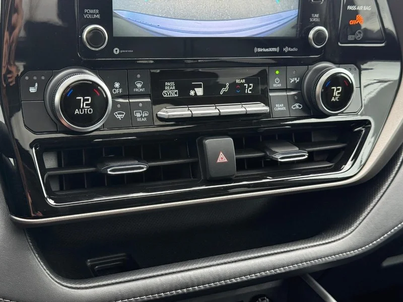 Used 2022 Celestial Silver Metallic Toyota XLE AWD (Natl) image 20