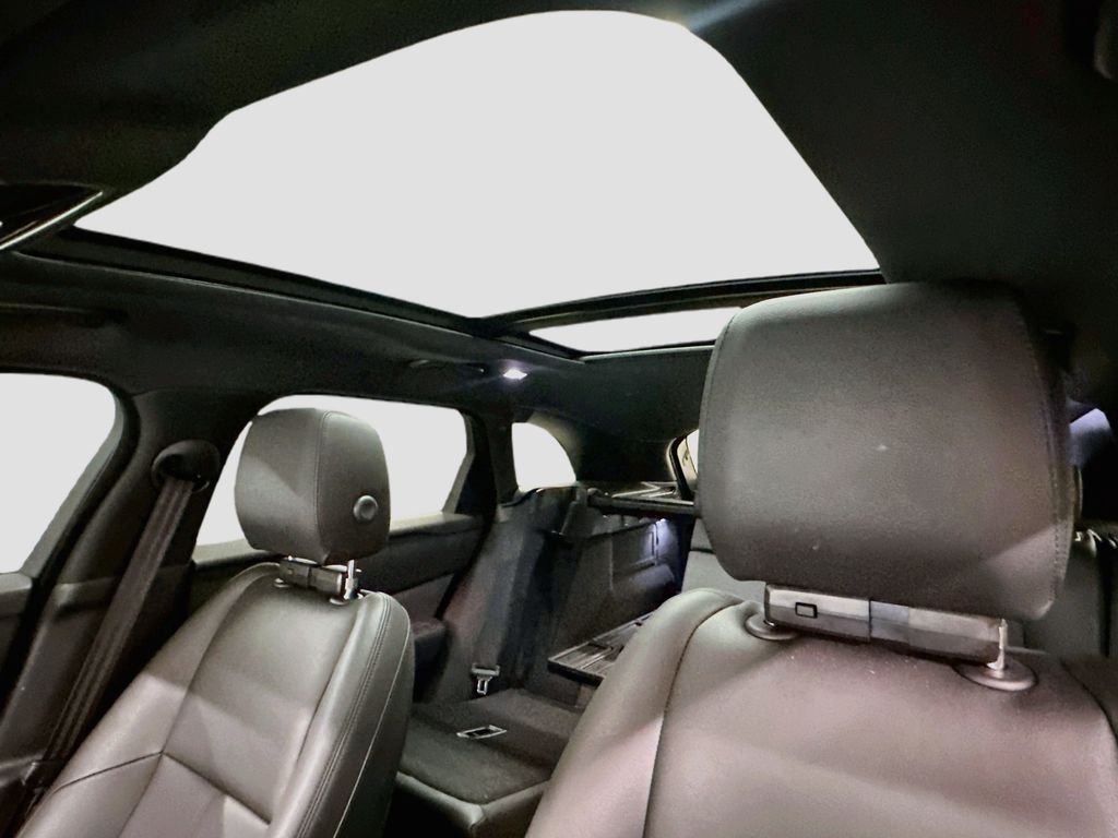 Used 2025  Land Rover S image 22